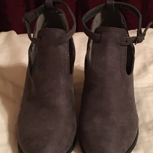 Never worn! 🔥 Women’s size 5 Sould Out Suede Boot - Picture 2 of 5